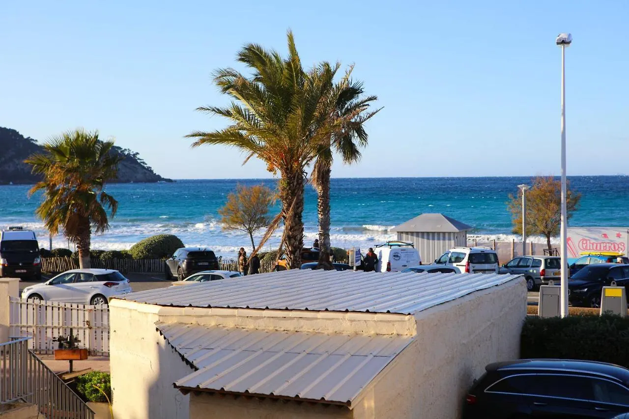 T3 tout confort PLAGE A 20 METRES Saint-Cyr-sur-Mer France